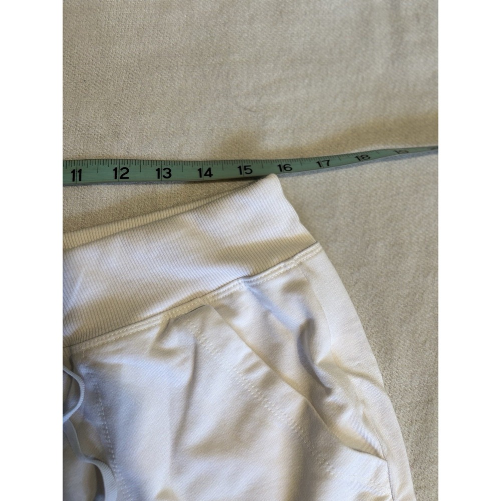 Athletic Works White Bermuda Shorts Size Large Mid Rise Pockets Tie Waist Soft - Picture 6 of 6